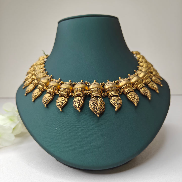 The Kalasa Necklace - The Velli Kadai