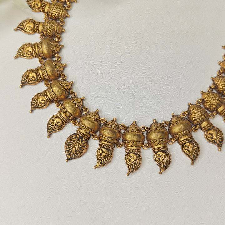 The Kalasa Necklace - The Velli Kadai