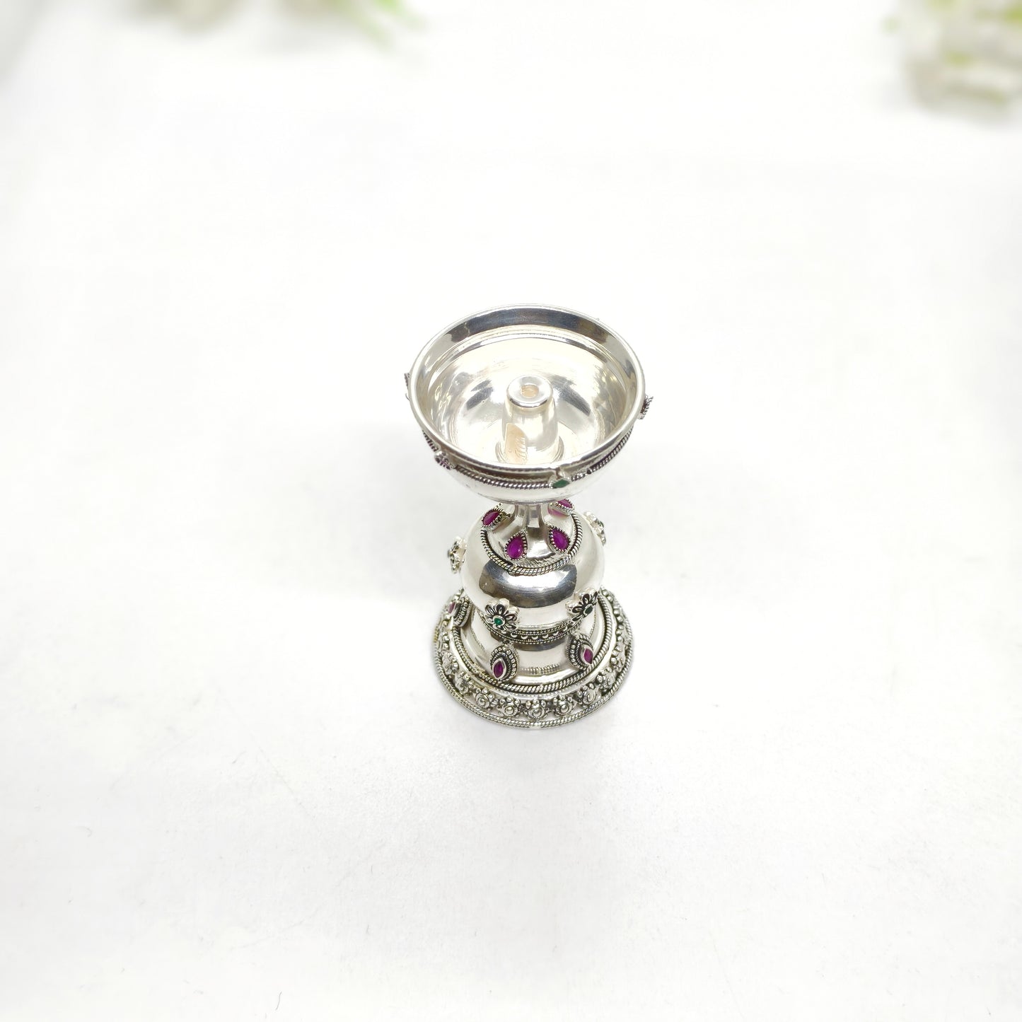 Antique Vilakku (Medium)